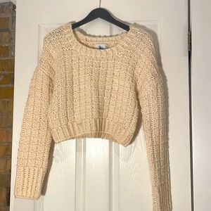 Cute, cropped cable-knit sweater size medium